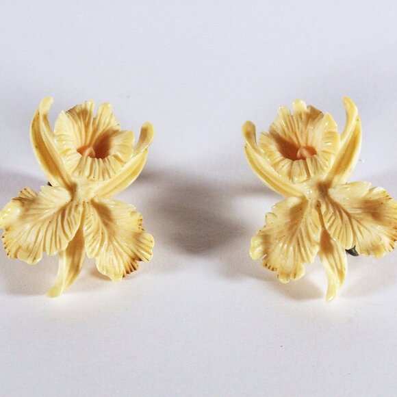 Ming's Earrings - Carved Orchid, Sterling Silver Screw Backs - Picture 1 of 3